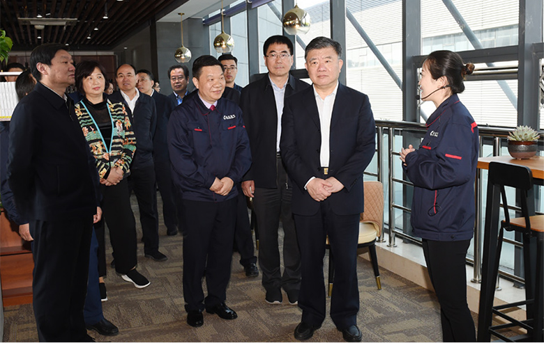 全国人大常委会副委员长陈竺率队视察长电