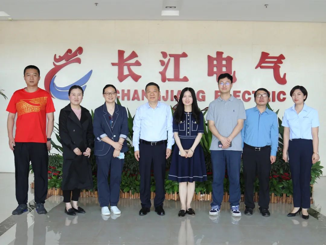 蹲点民企看“荆”彩 | 经济日报、湖北日报采访团调研长电发展